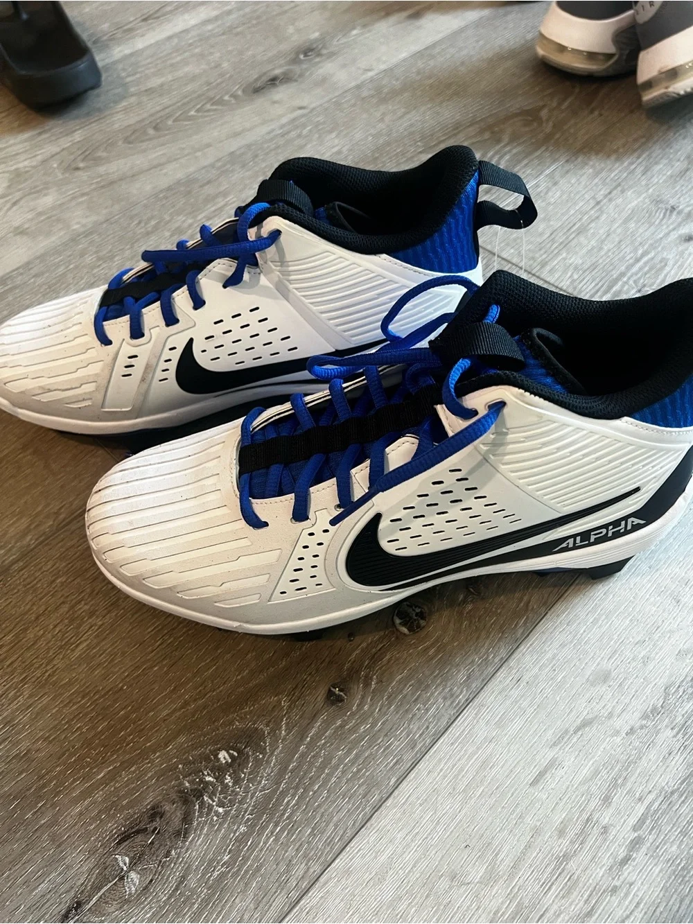 Nike Men’s alpha menace strong football cleats